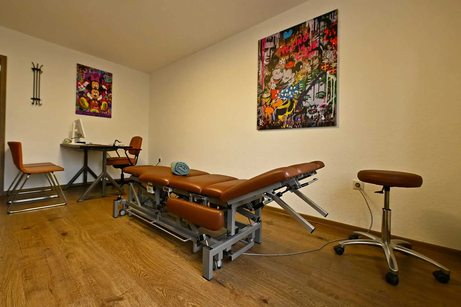 Behandlungszimmer der Naturheilpraxis Alexandra Nytröen in Mayen Behandlungsräume der Naturheilpraxis Alexandra Nytröen in Mayen